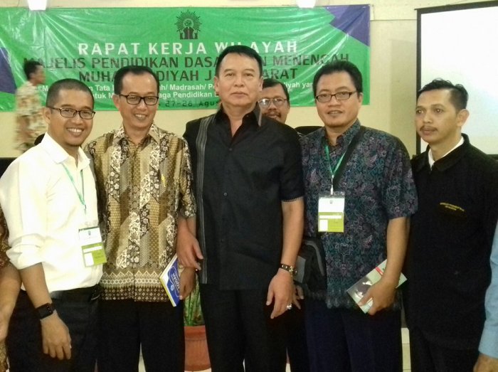 Bersama Mayjen Dr TB Hasanuddin