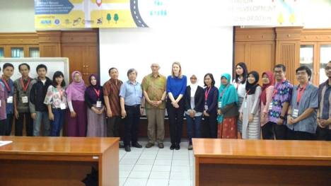 photo-bersama-dr-ivana